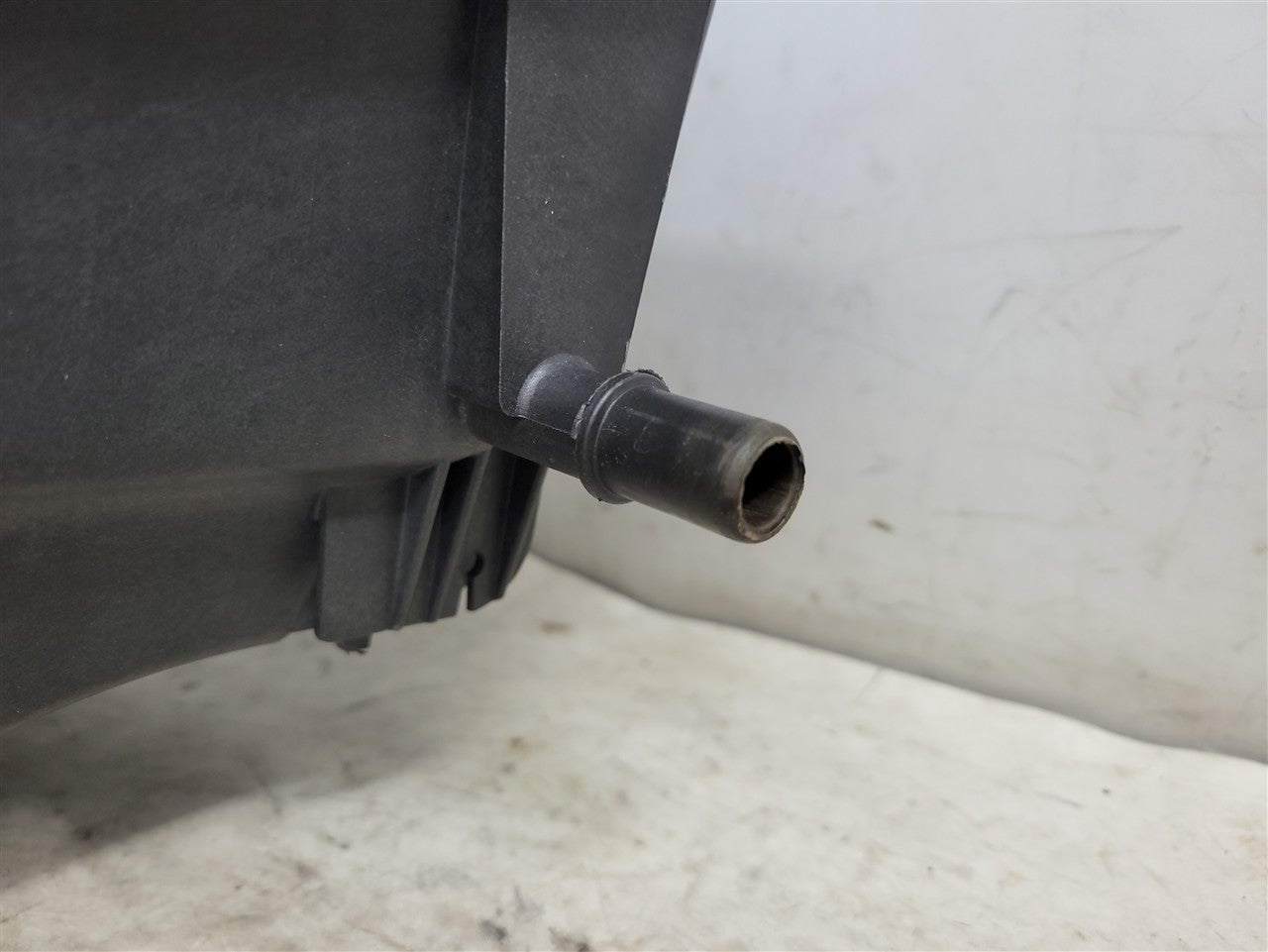 2023 SIERRA AIR CLEANER INTAKE TUBE 84467639 34484 - image 5