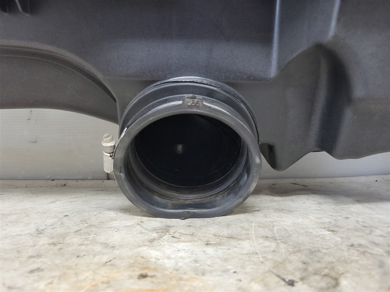 2023 SIERRA AIR CLEANER INTAKE TUBE 84467639 34484 - image 7