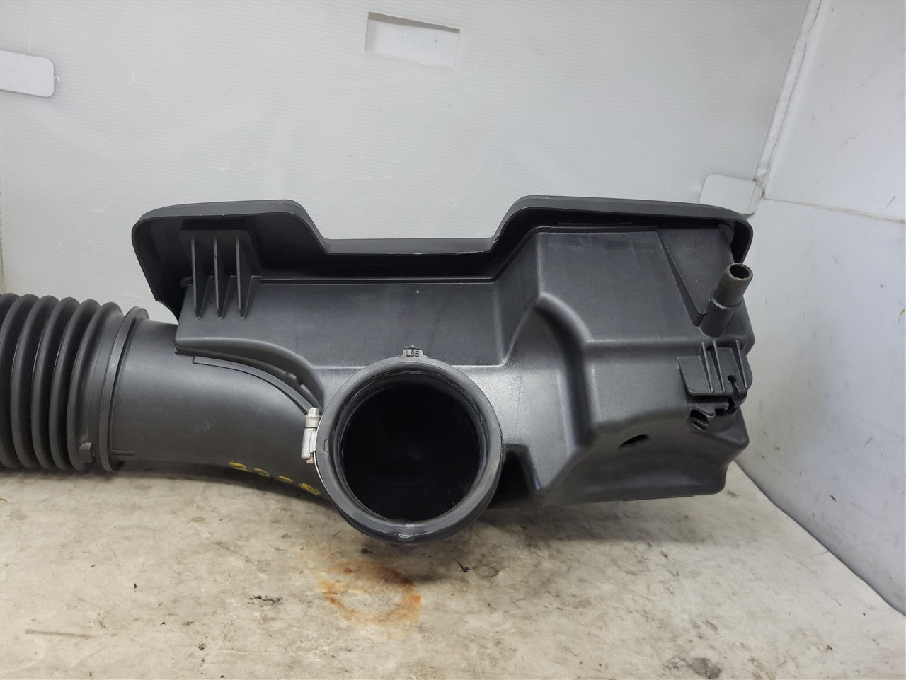 2023 SIERRA AIR CLEANER INTAKE TUBE 84467639 34484 - image 8