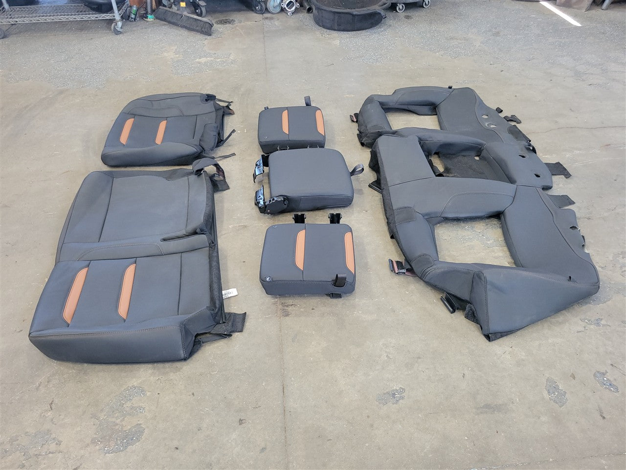 2023 SIERRA REAR AT4 SEAT COVERS BLACK WITH KALAHARI ACCENTS 34487 - image 4