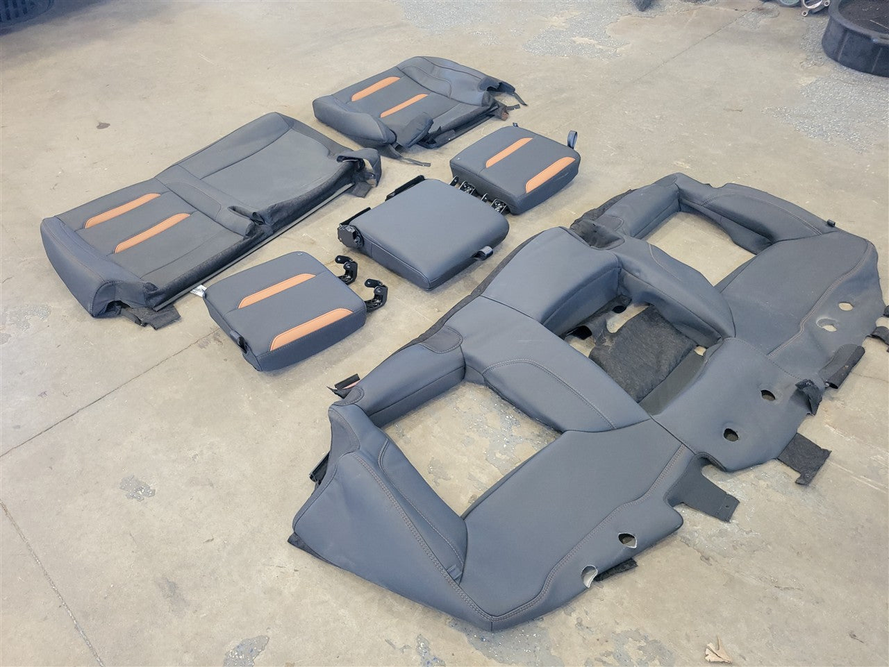 2023 SIERRA REAR AT4 SEAT COVERS BLACK WITH KALAHARI ACCENTS 34487 - image 5