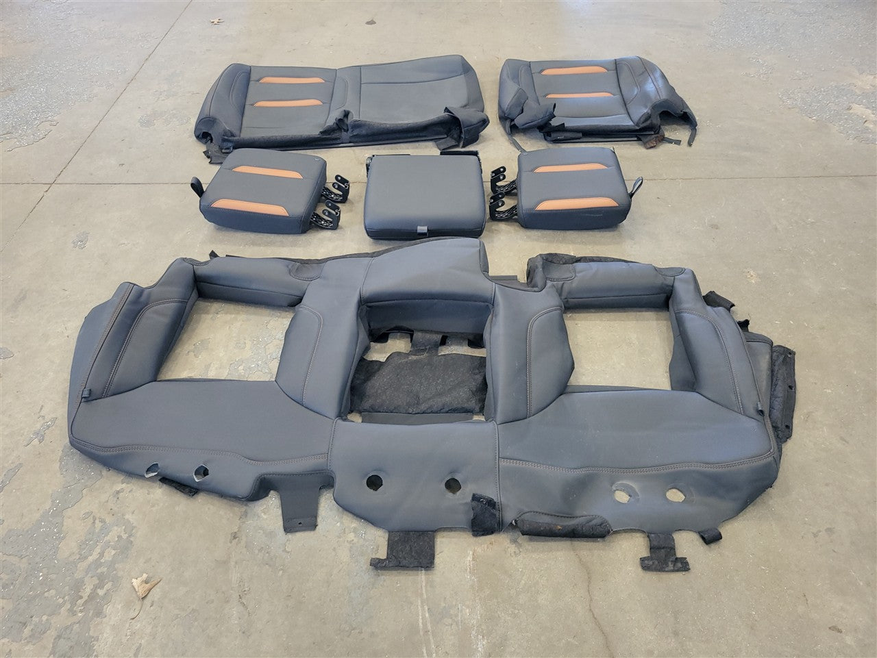 2023 SIERRA REAR AT4 SEAT COVERS BLACK WITH KALAHARI ACCENTS 34487 - image 6