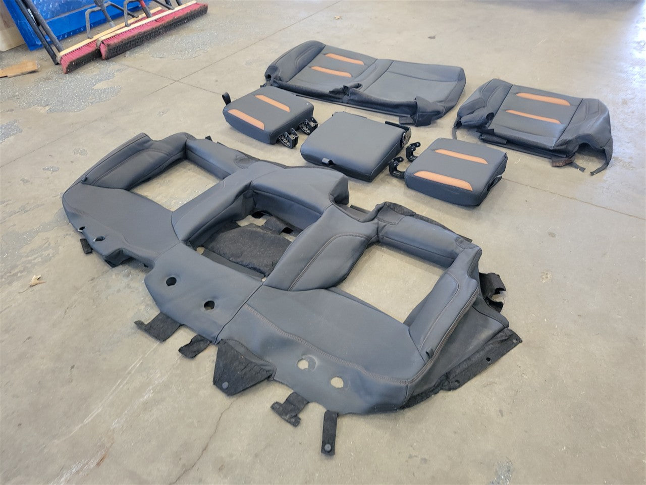 2023 SIERRA REAR AT4 SEAT COVERS BLACK WITH KALAHARI ACCENTS 34487 - image 7