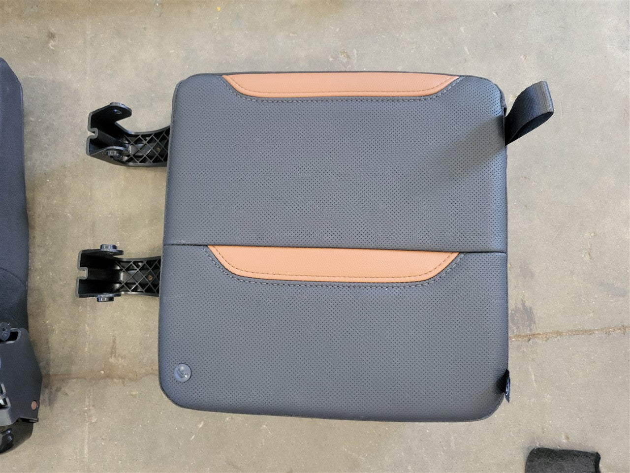 2023 SIERRA REAR AT4 SEAT COVERS BLACK WITH KALAHARI ACCENTS 34487 - image 13