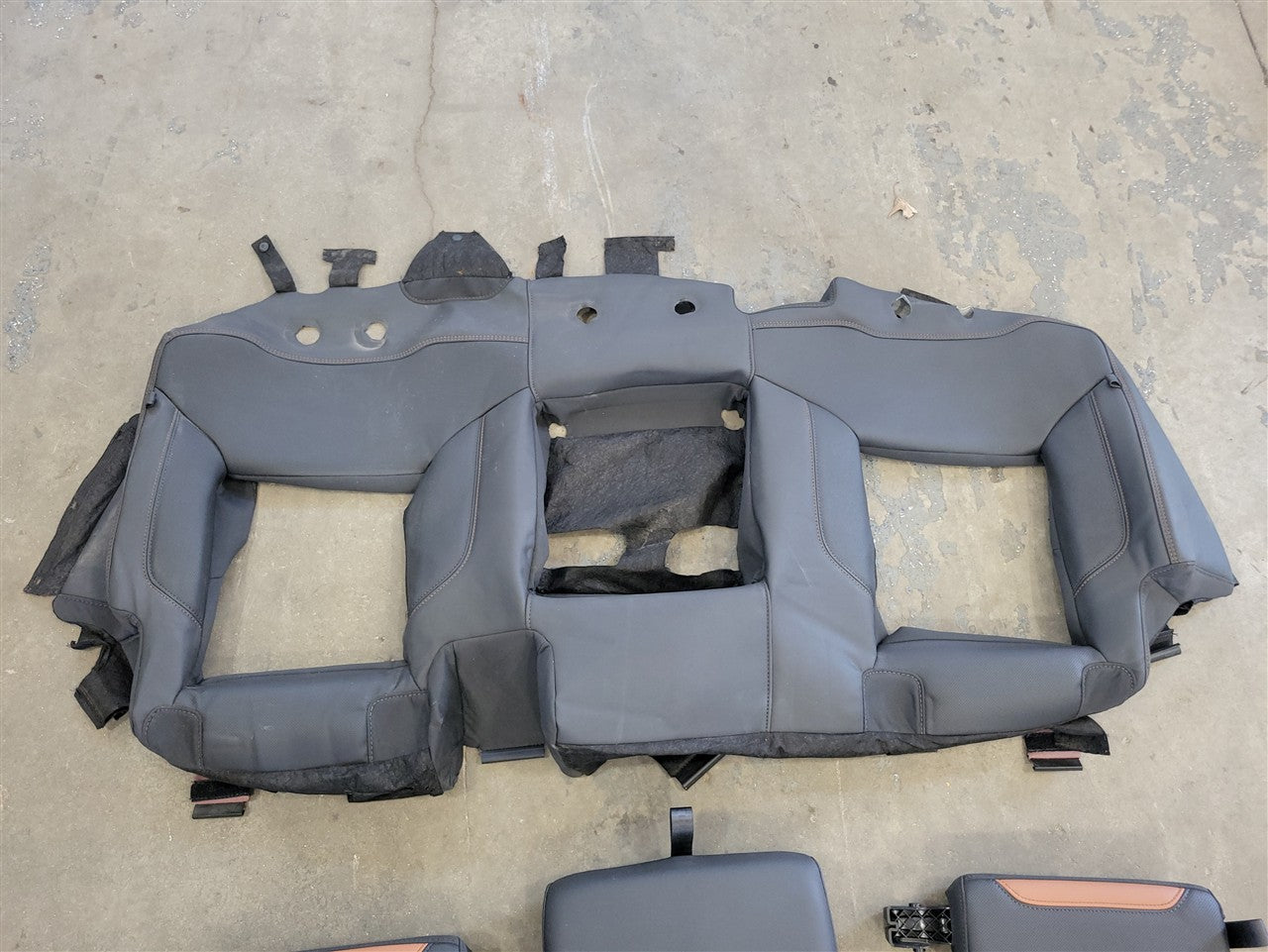 2023 SIERRA REAR AT4 SEAT COVERS BLACK WITH KALAHARI ACCENTS 34487 - image 15