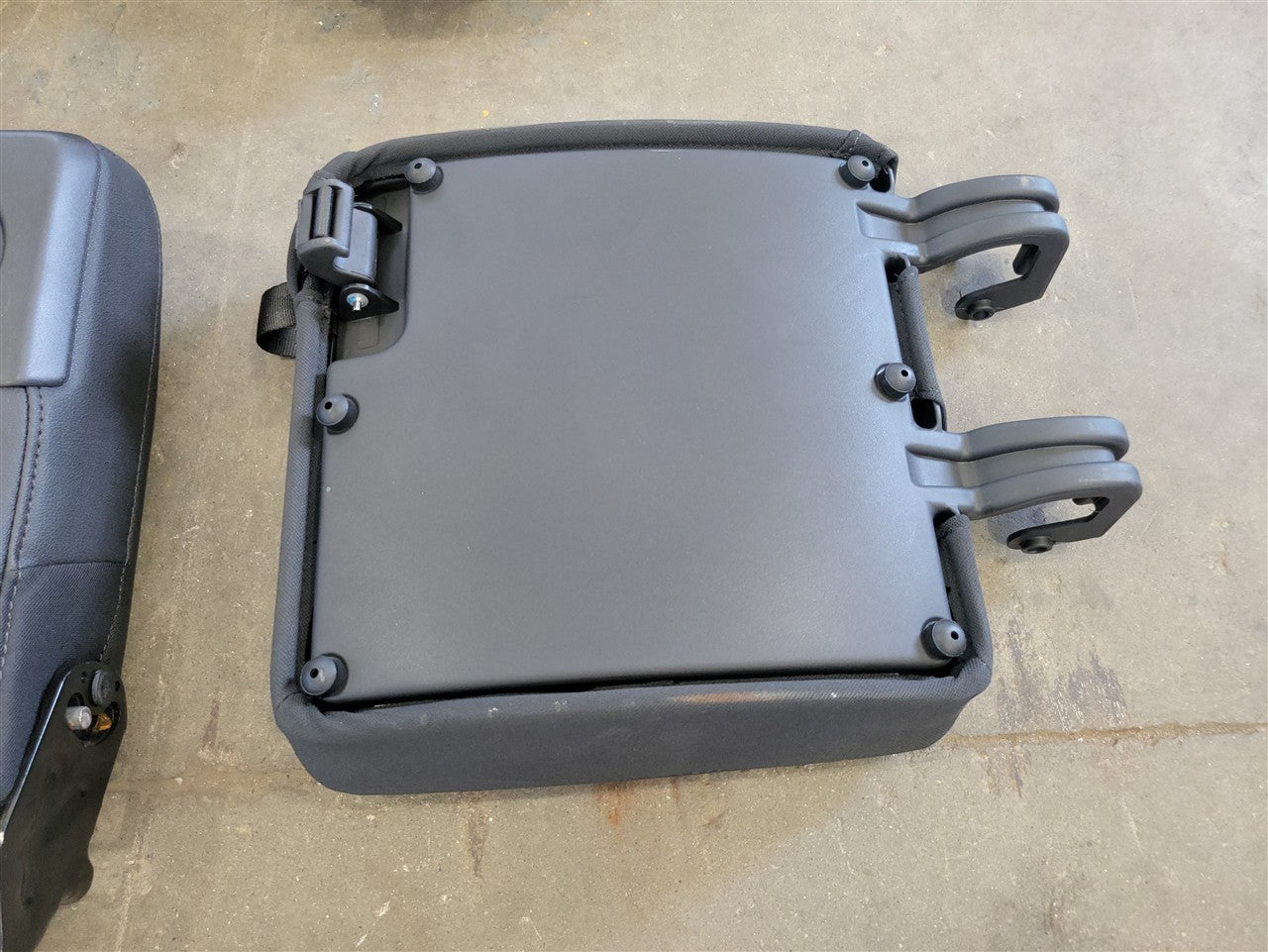 2023 SIERRA REAR AT4 SEAT COVERS BLACK WITH KALAHARI ACCENTS 34487 - image 29