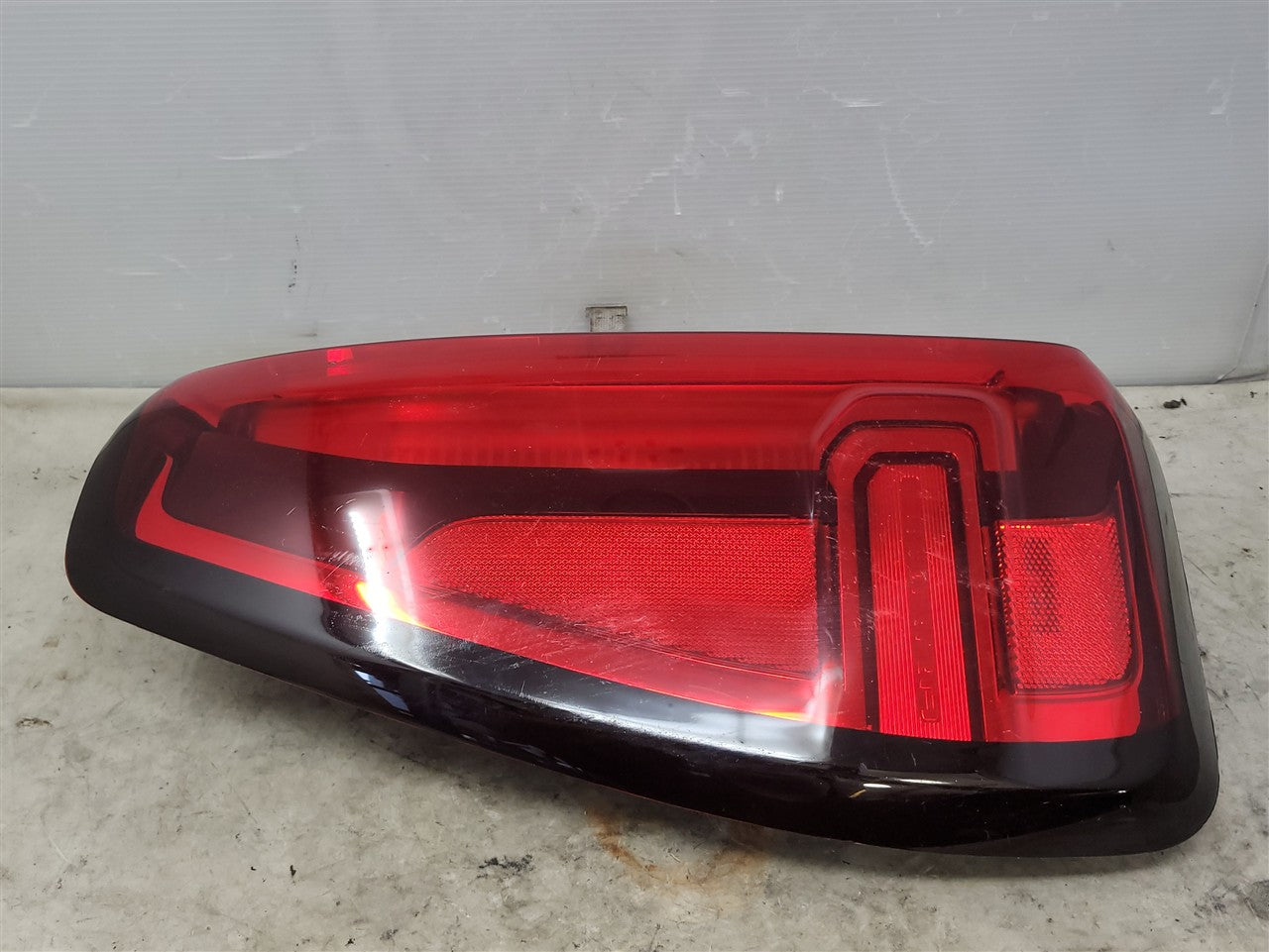 2023 SIERRA RH TAIL LAMP LEDS TESTED GOOD 35K 34489 - image 10