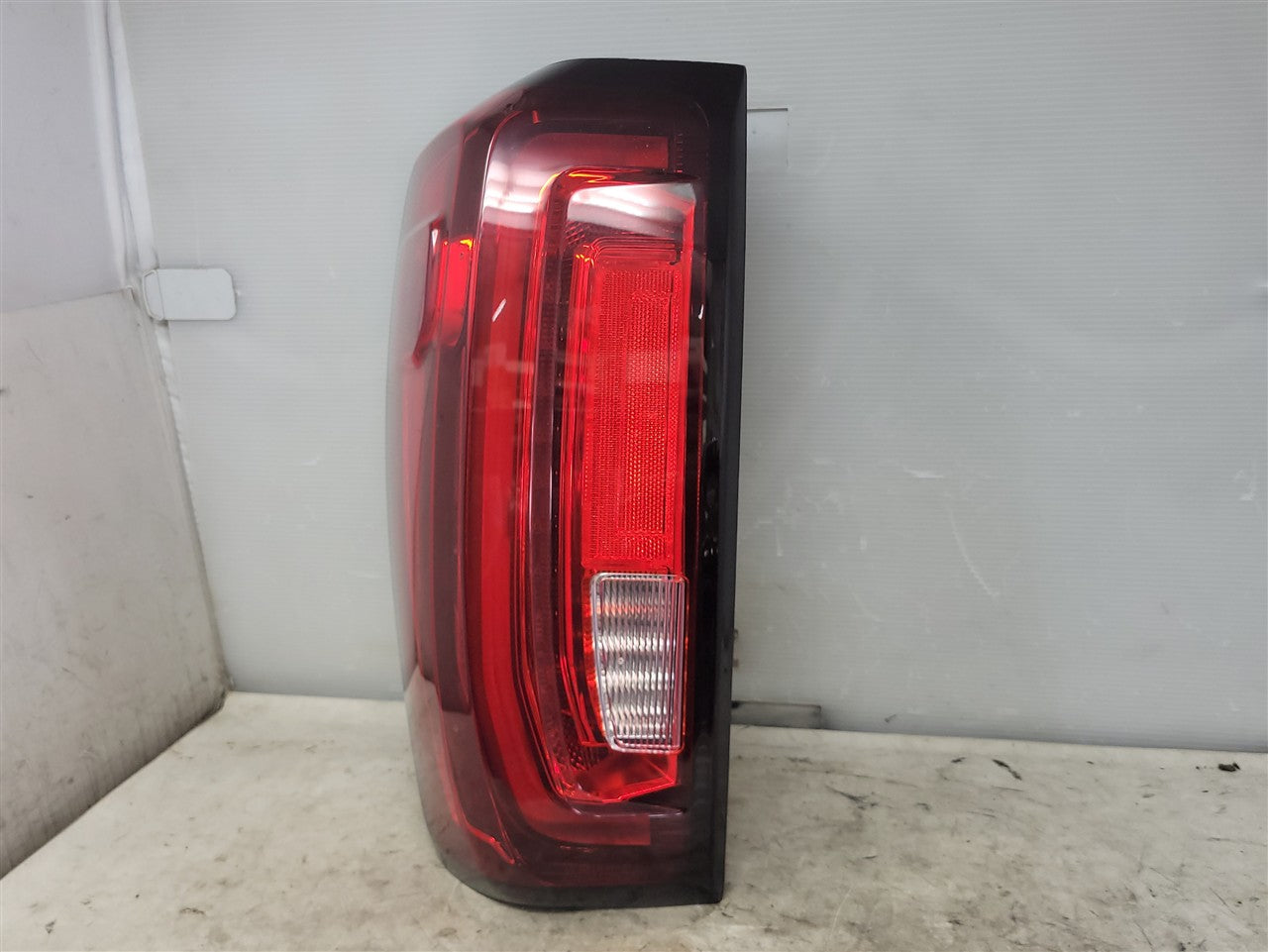 2023 SIERRA LH TAIL LIGHT LEDS TESTED GOOD 35K 34490 - image 1