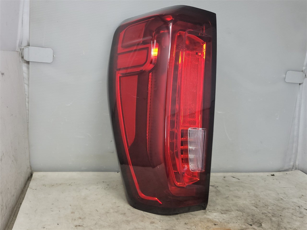 2023 SIERRA LH TAIL LIGHT LEDS TESTED GOOD 35K 34490 - image 2
