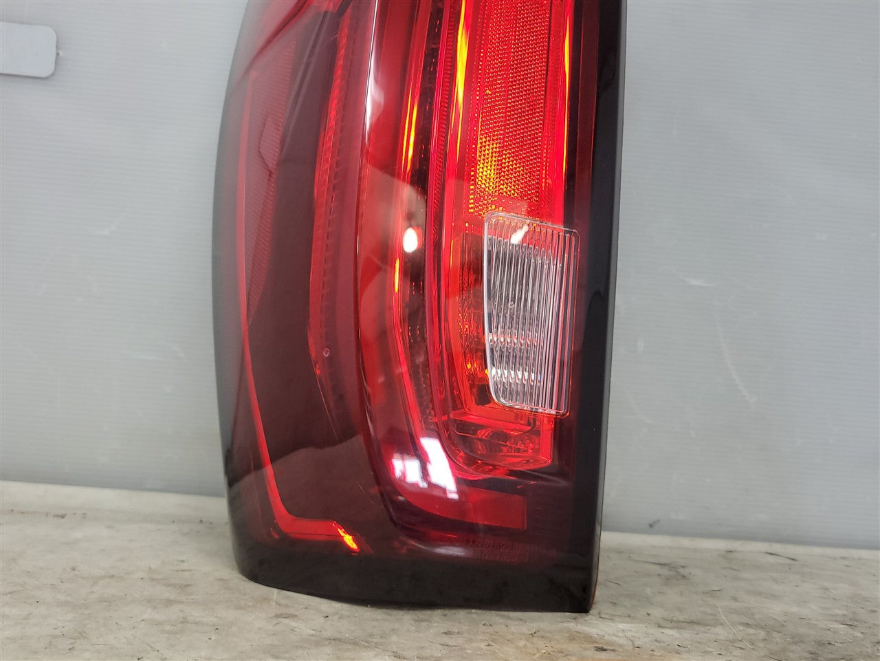 2023 SIERRA LH TAIL LIGHT LEDS TESTED GOOD 35K 34490 - image 3