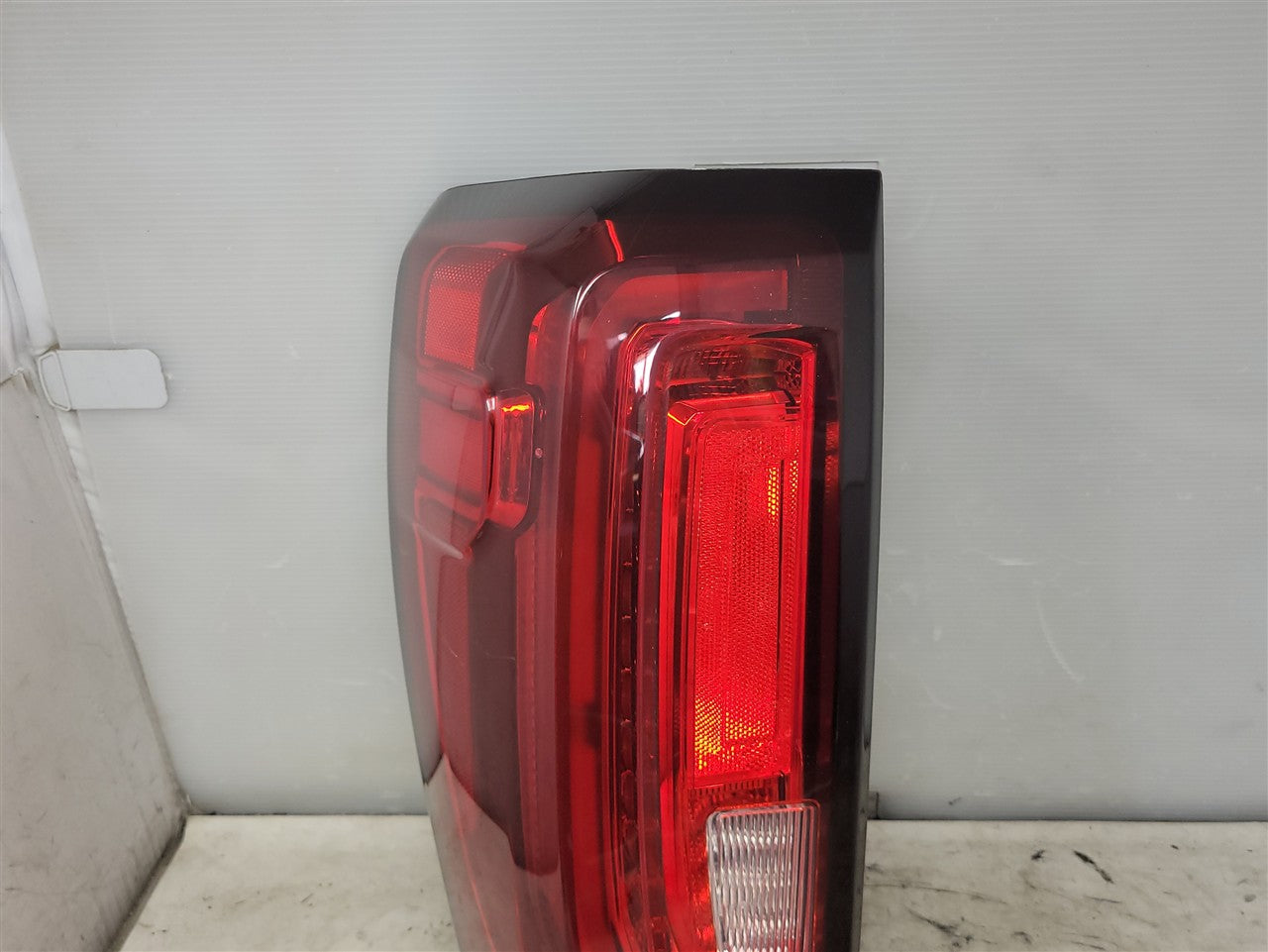 2023 SIERRA LH TAIL LIGHT LEDS TESTED GOOD 35K 34490 - image 4