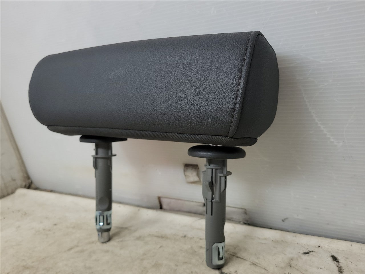 2023 SIERRA AT4 REAR SEAT CENTER MIDDLE HEADREST 34493 - image 4