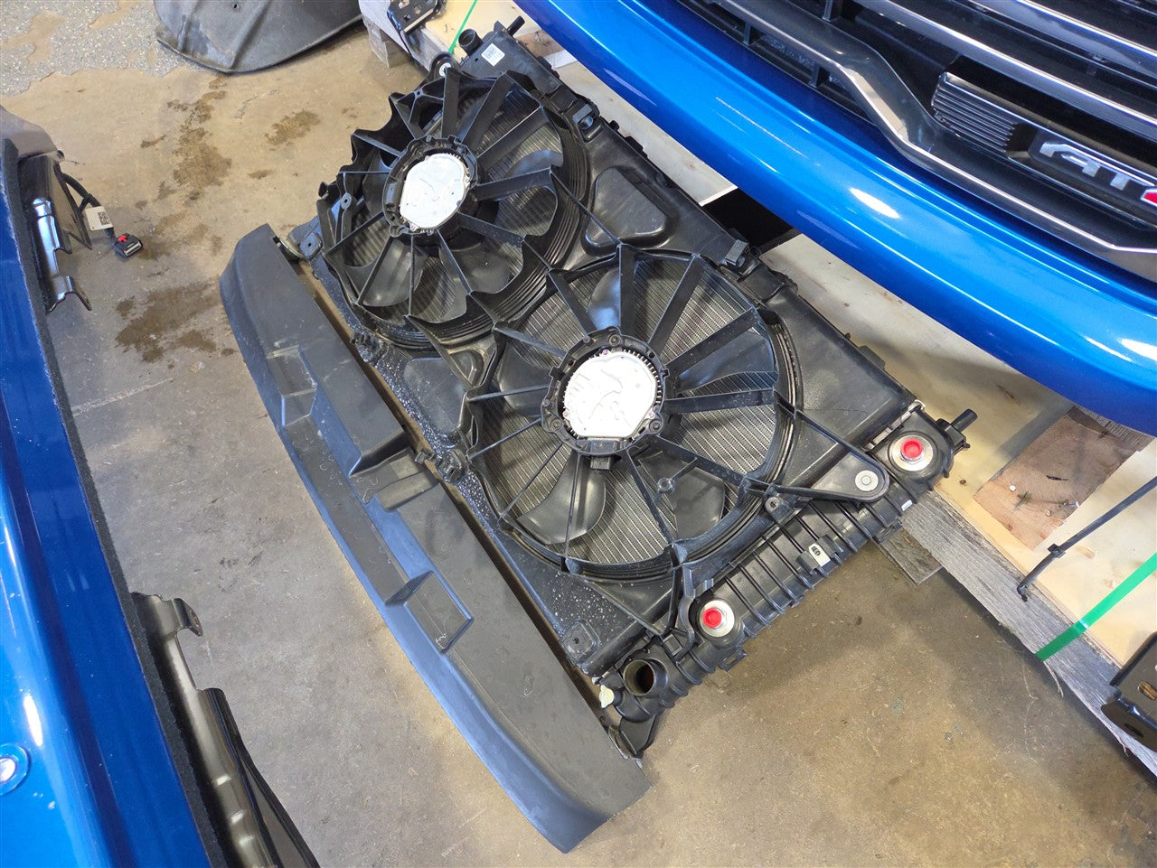 2023 SIERRA FRONT CLIP AT4 BLUE GLT SCRATCHES ON UPPER BUMPER 34494 - image 8