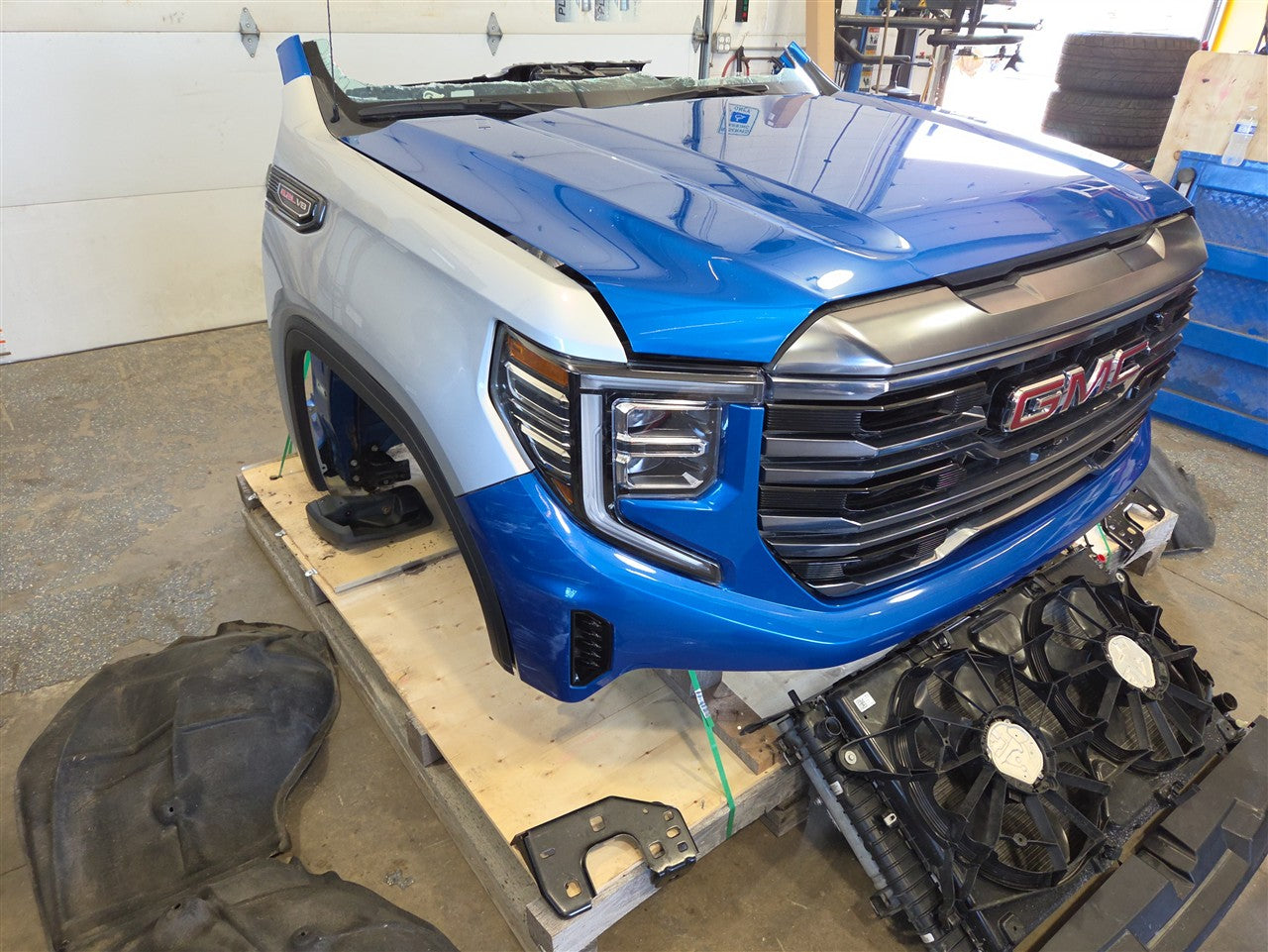 2023 SIERRA FRONT CLIP AT4 BLUE GLT SCRATCHES ON UPPER BUMPER 34494 - image 12