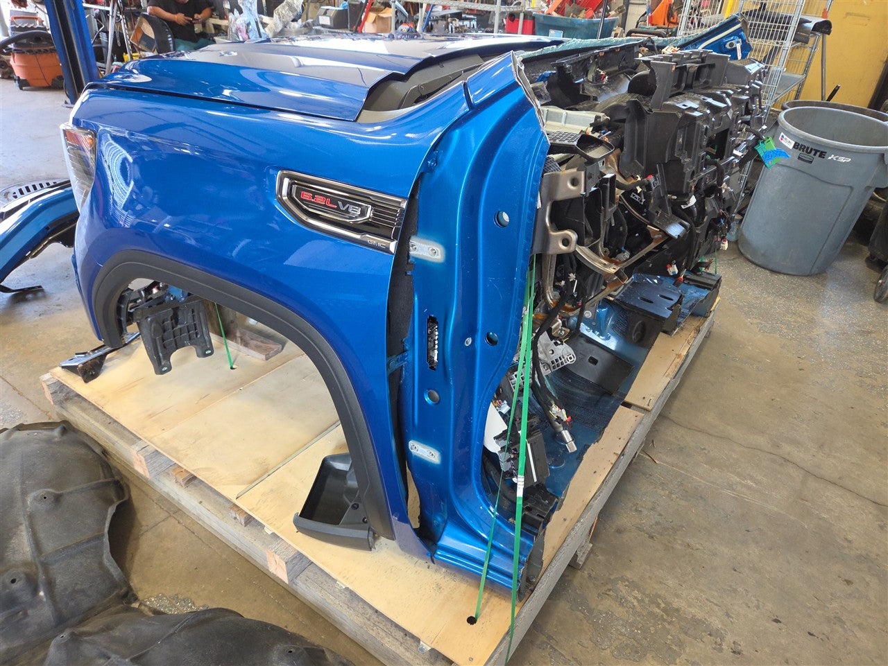 2023 SIERRA FRONT CLIP AT4 BLUE GLT SCRATCHES ON UPPER BUMPER 34494 - image 22