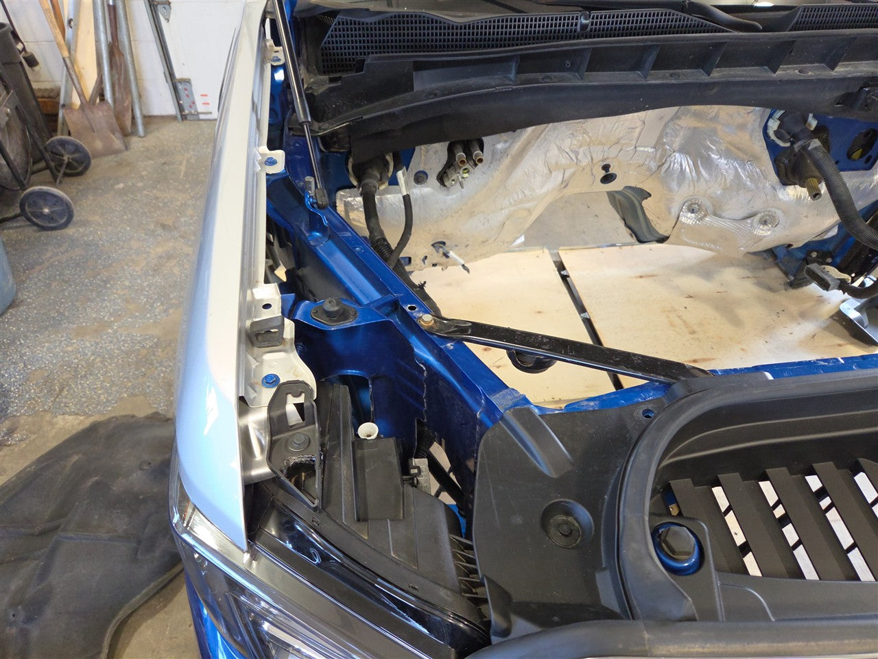 2023 SIERRA FRONT CLIP AT4 BLUE GLT SCRATCHES ON UPPER BUMPER 34494 - image 28