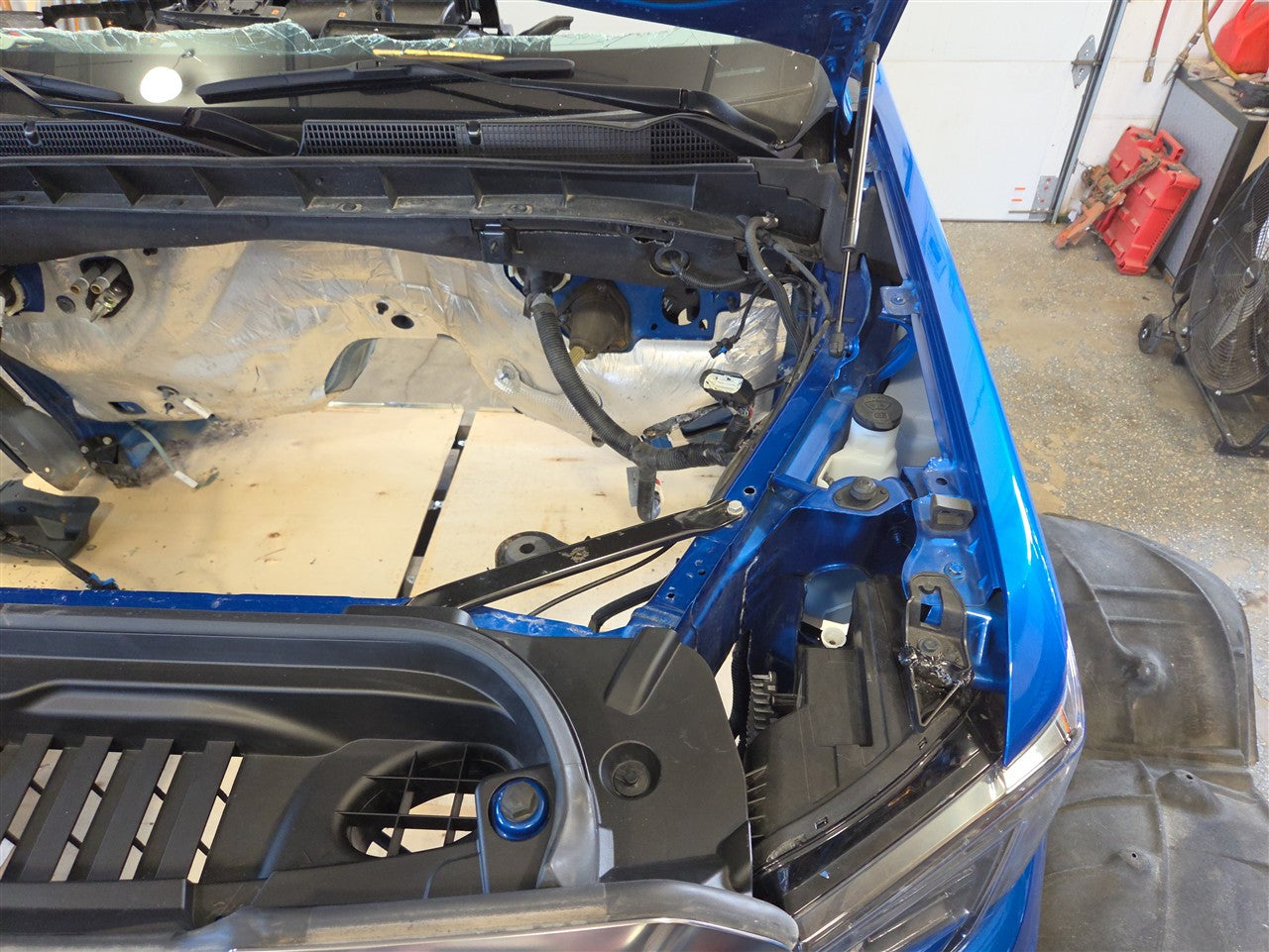 2023 SIERRA FRONT CLIP AT4 BLUE GLT SCRATCHES ON UPPER BUMPER 34494 - image 30