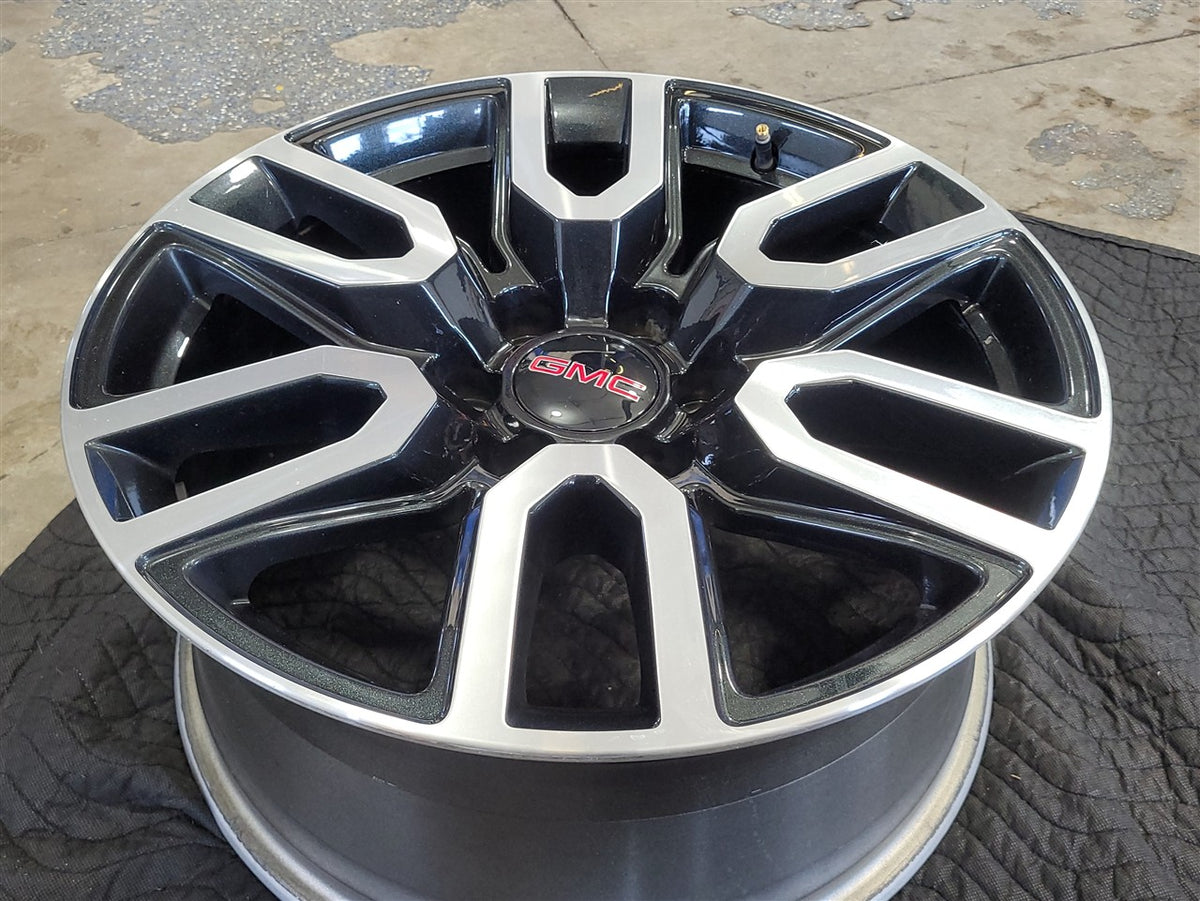 Used OEM 2023 SIERRA AT4 20" WHEEL BLACK WITH MACHINED FACE 23376228, actual item photo 2