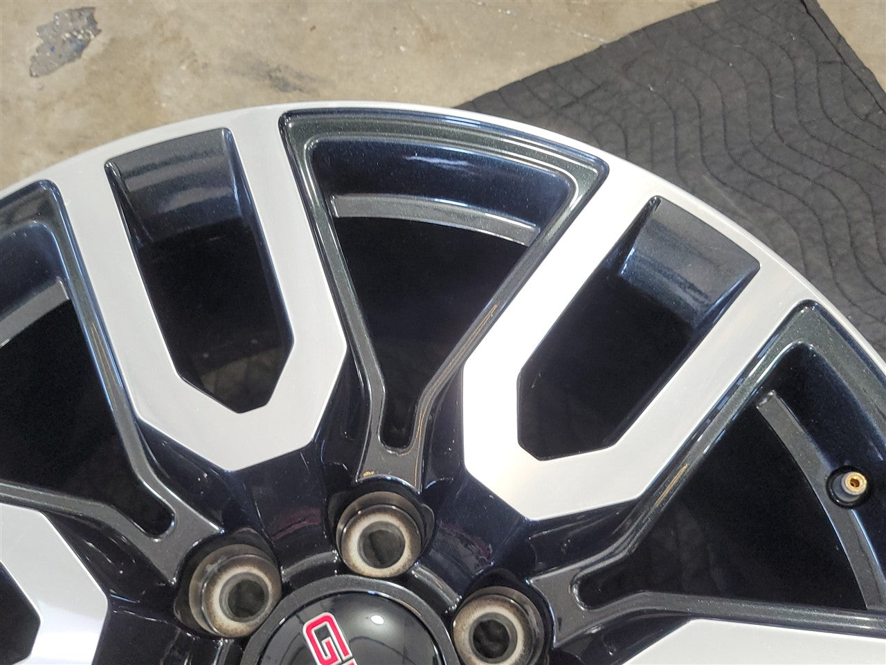 Used OEM 2023 SIERRA AT4 20" WHEEL BLACK WITH MACHINED FACE 23376228, actual item photo 8
