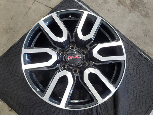 2023 SIERRA AT4 20" WHEEL BLACK WITH MACHINED FACE COUPLE NICS IN FACE OF WHEEL 34496 - image 1