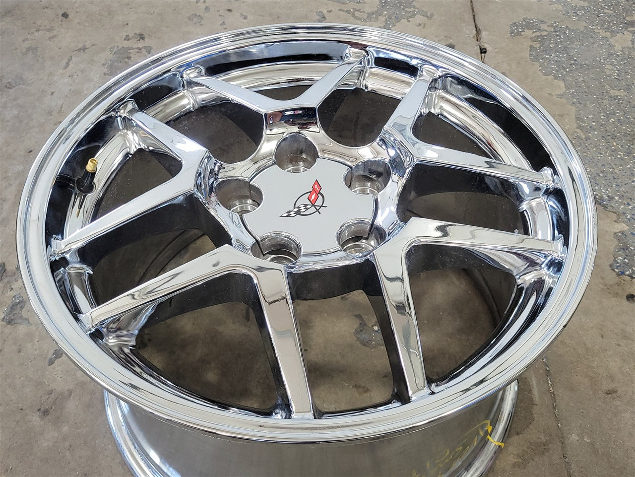 Used OEM 1999 CORVETTE FRONT Z06 17" 17X9.5 WHEEL RIM. 09593804, actual item photo 2