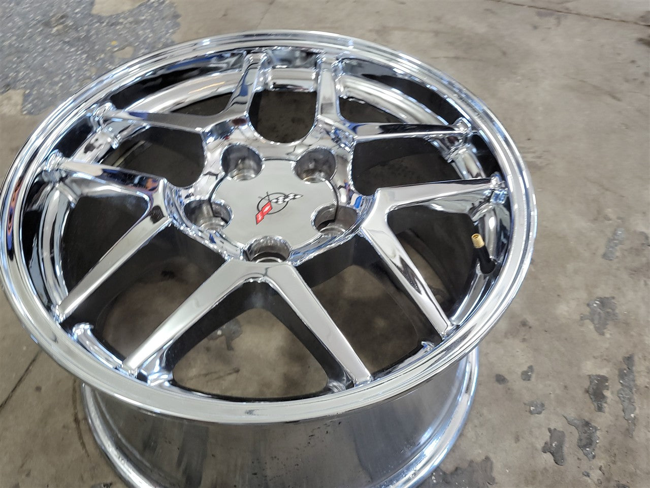 Used OEM 1999 CORVETTE FRONT Z06 17" 17X9.5 WHEEL RIM. 09593804, actual item photo 4