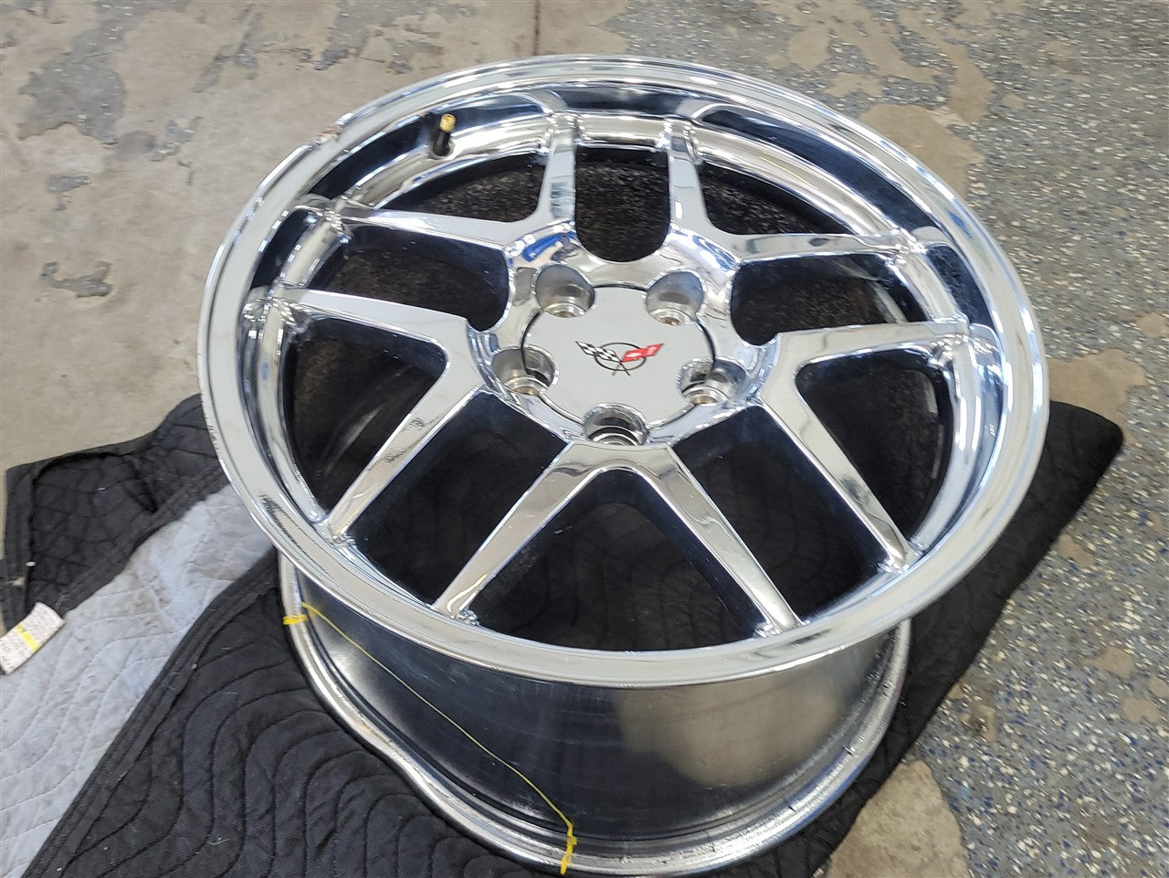 Used OEM 1999 CORVETTE REAR Z06 18" 18X10.5 WHEEL RIM. 09594811, actual item photo 6