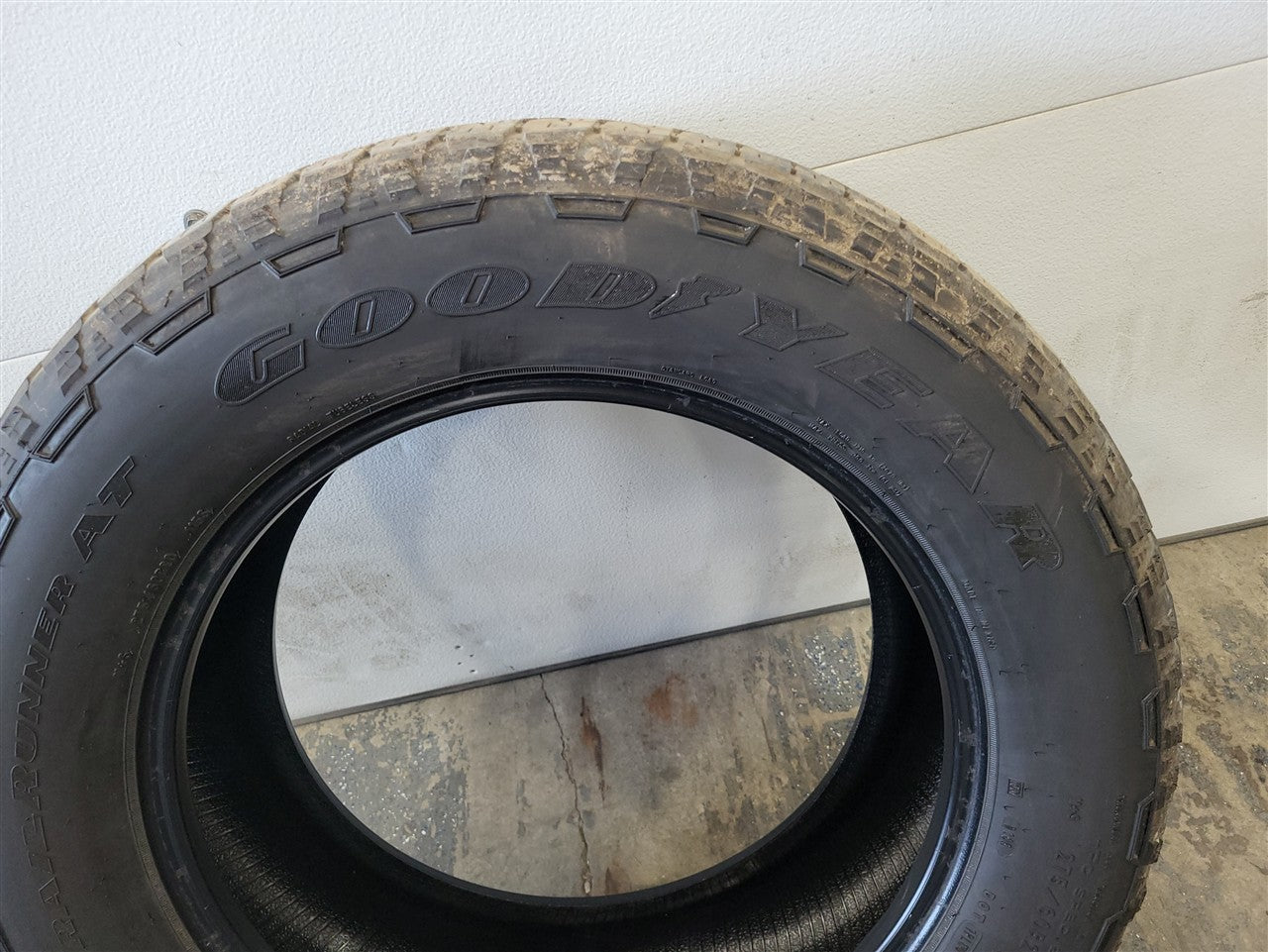 Used OEM 2023 SIERRA WRANGLER TRAILRUNNER AT 275/60R20 8/32" 0223, actual item photo 6