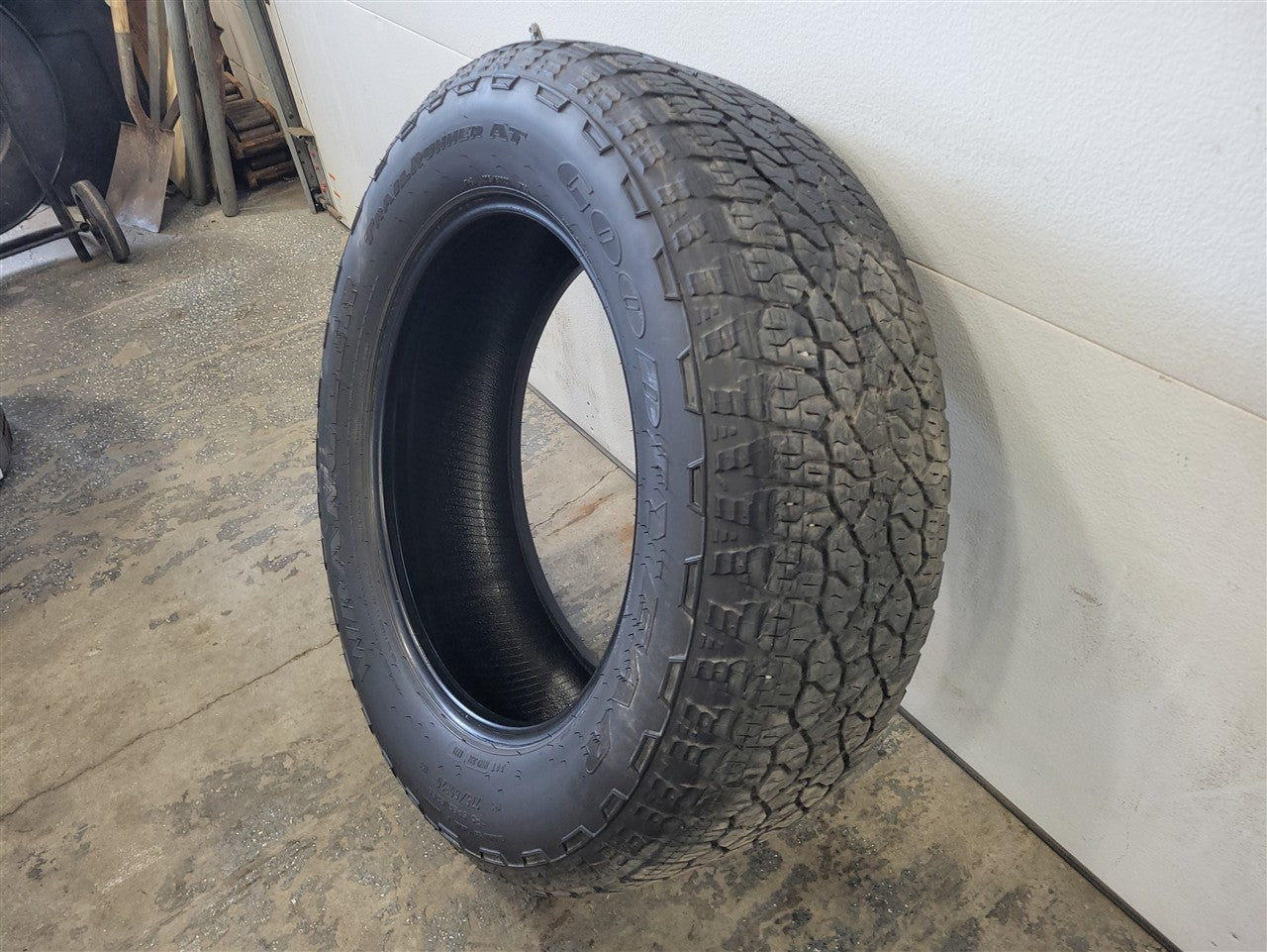 Used OEM 2023 SIERRA WRANGLER TRAILRUNNER AT 275/60R20 8/32" 0223, actual item photo 9