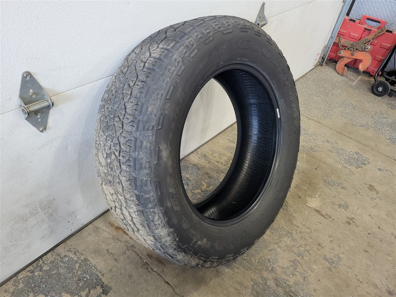 Used OEM 2023 SIERRA WRANGLER TRAILRUNNER AT 275/60R20 8/32" 0223, actual item photo 10
