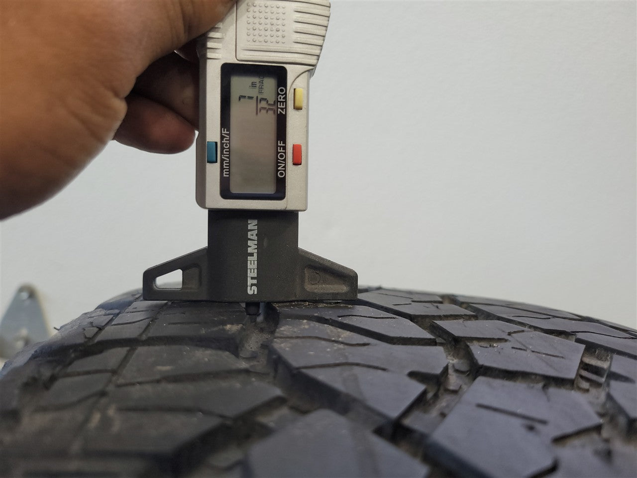 Used OEM 2023 SIERRA WRANGLER TRAILRUNNER AT 275/60R20 8/32" 0223, actual item photo 14