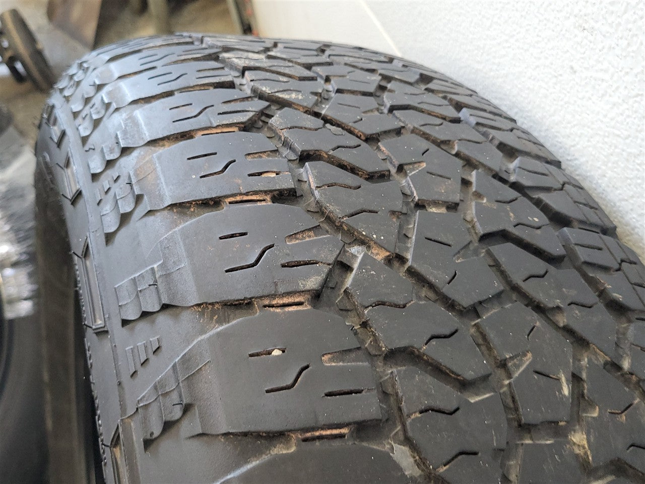 2023 SIERRA WRANGLER TRAILRUNNER AT 275/60R20 8/32" 0223 DATE CODE 34501 - image 11