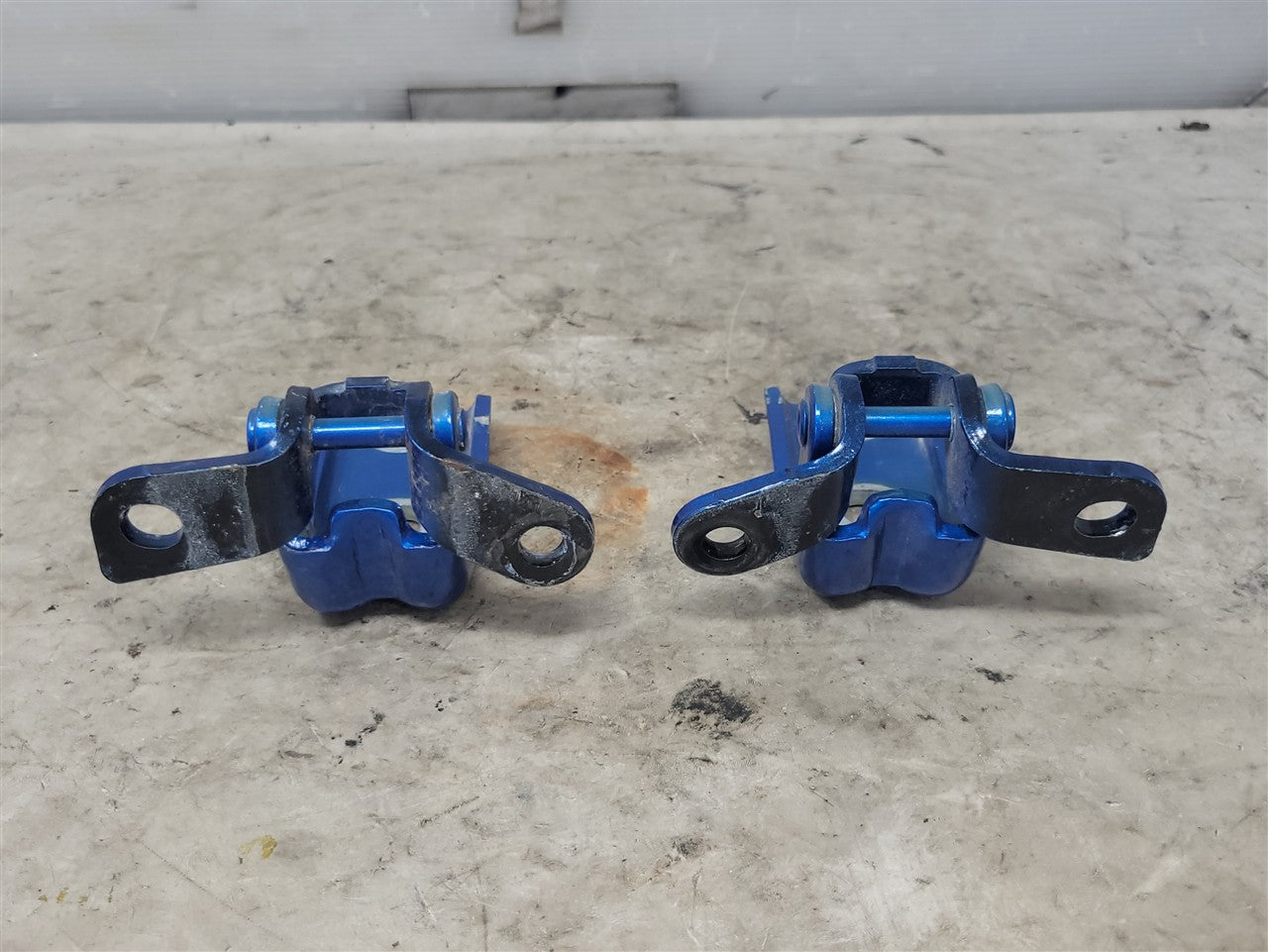 Used OEM 2019-2026 SIERRA SILVERADO FRONT DOOR HINGES UPPER LOWER, actual item photo 3