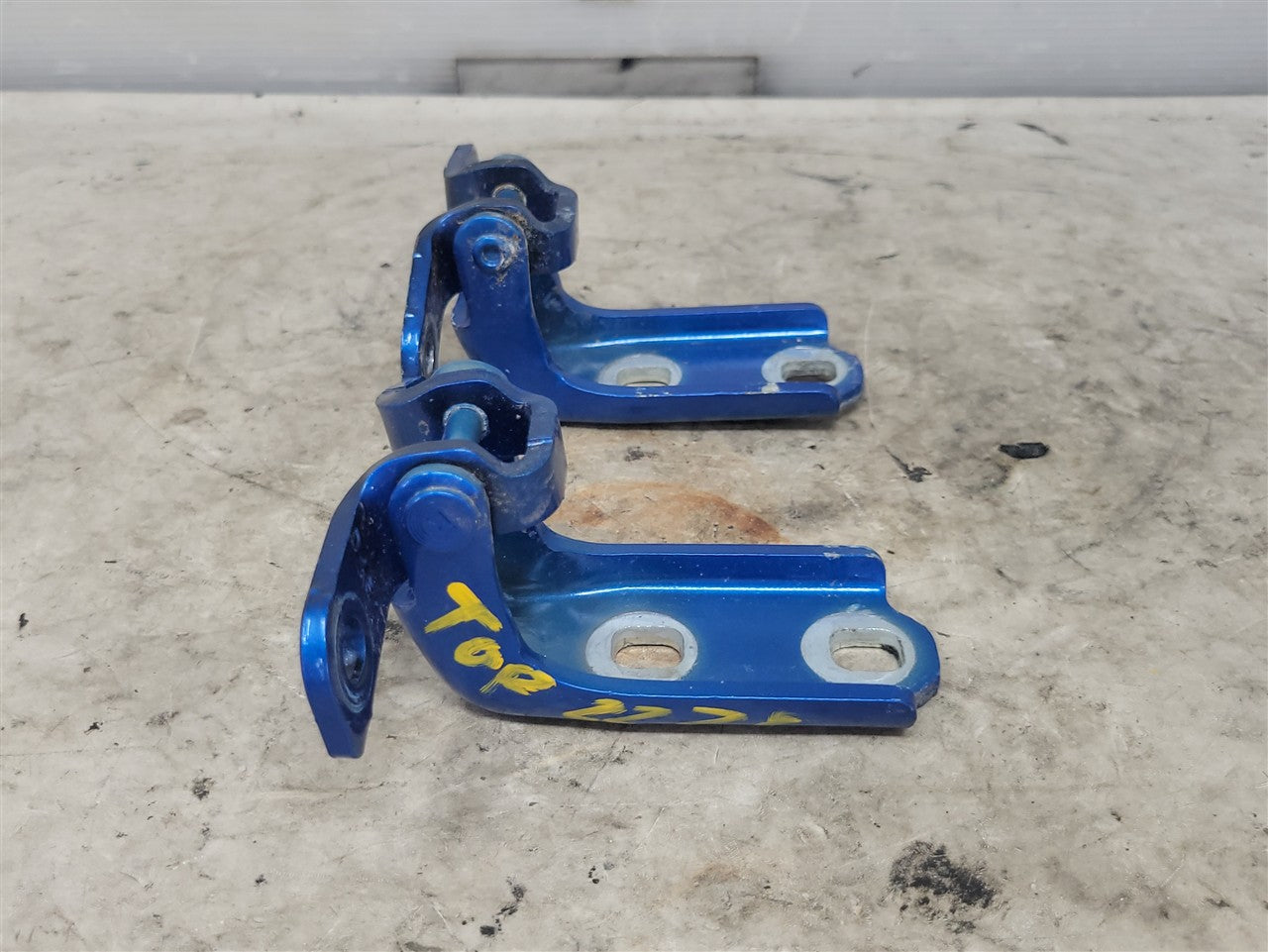Used OEM 2019-2026 SIERRA SILVERADO FRONT DOOR HINGES UPPER LOWER, actual item photo 4
