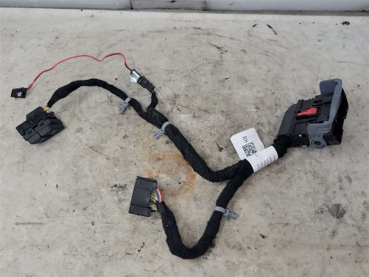 Used OEM 2019-2026 SIERRA SILVERADO FRONT RH PASSENGER DOOR LOCK, actual item photo 1