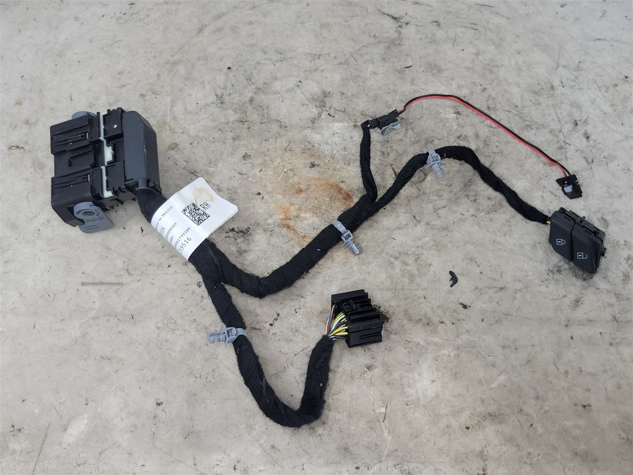 Used OEM 2019-2026 SIERRA SILVERADO FRONT RH PASSENGER DOOR LOCK, actual item photo 6