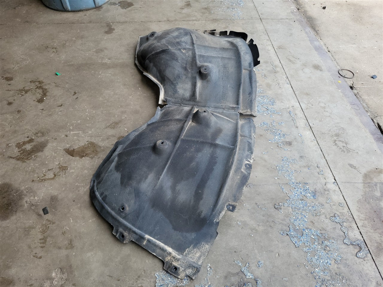 Used OEM 2022-2026 SILVERADO ZR2 BISON 1500 FRONT INNER FENDER WHEEL WELL LINER LH DRIVER SUMMIT WHITE 85542846, actual item