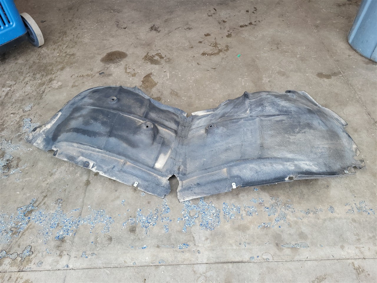 Used OEM 2022-2026 SILVERADO ZR2 BISON 1500 FRONT INNER FENDER WHEEL WELL LINER LH DRIVER SUMMIT WHITE 85542846, actual item