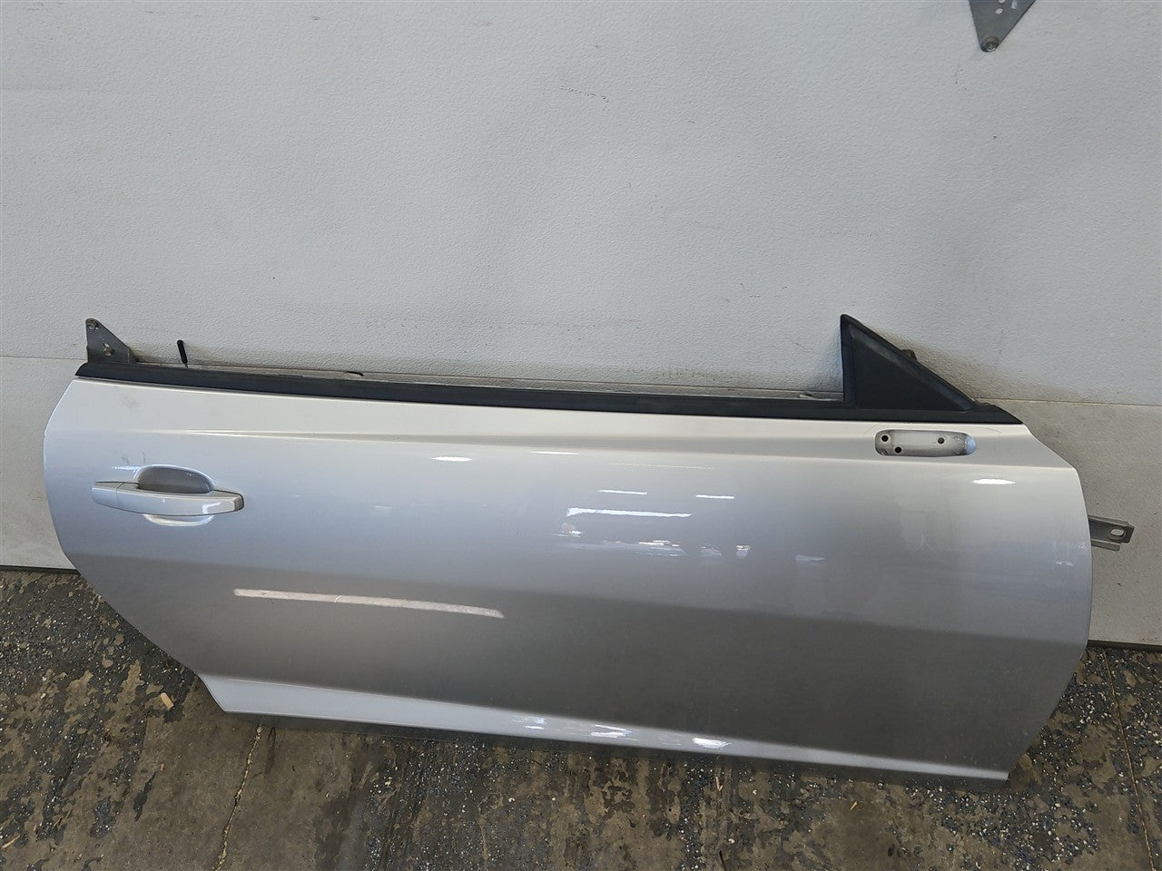 Used OEM 2011-2015 CAMARO FRONT DOOR PASSENGER RH CONVERTIBLE SILVER, actual item photo 4