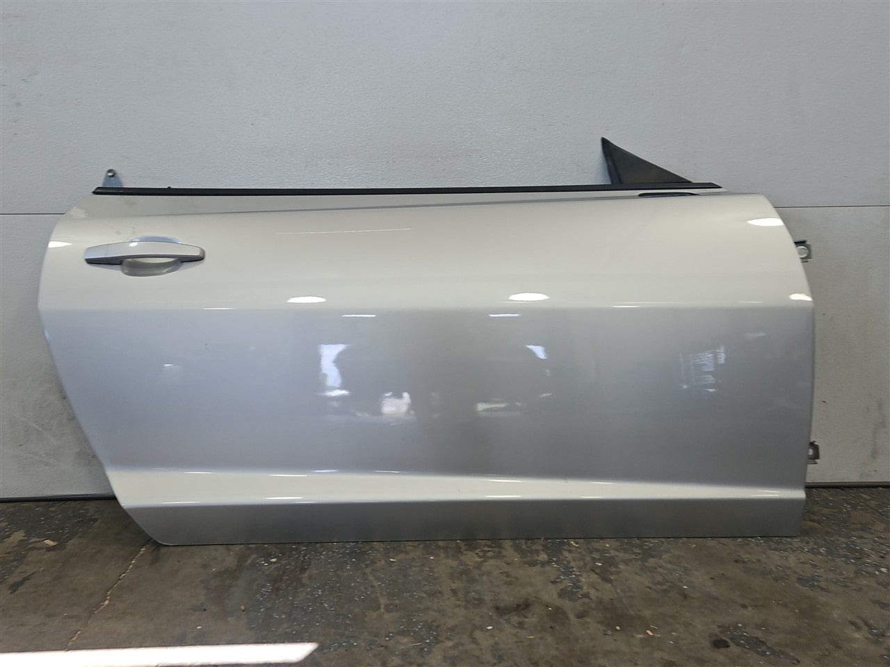 Used OEM 2011-2015 CAMARO FRONT DOOR PASSENGER RH CONVERTIBLE SILVER, actual item photo 5