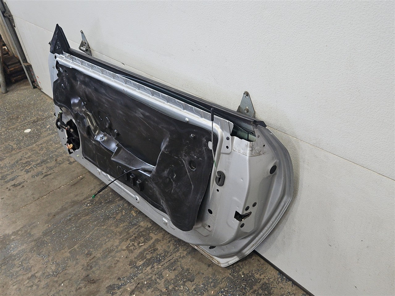 Used OEM 2011-2015 CAMARO FRONT DOOR PASSENGER RH CONVERTIBLE SILVER, actual item photo 8