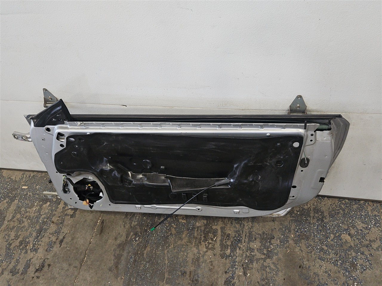 Used OEM 2011-2015 CAMARO FRONT DOOR PASSENGER RH CONVERTIBLE SILVER, actual item photo 9