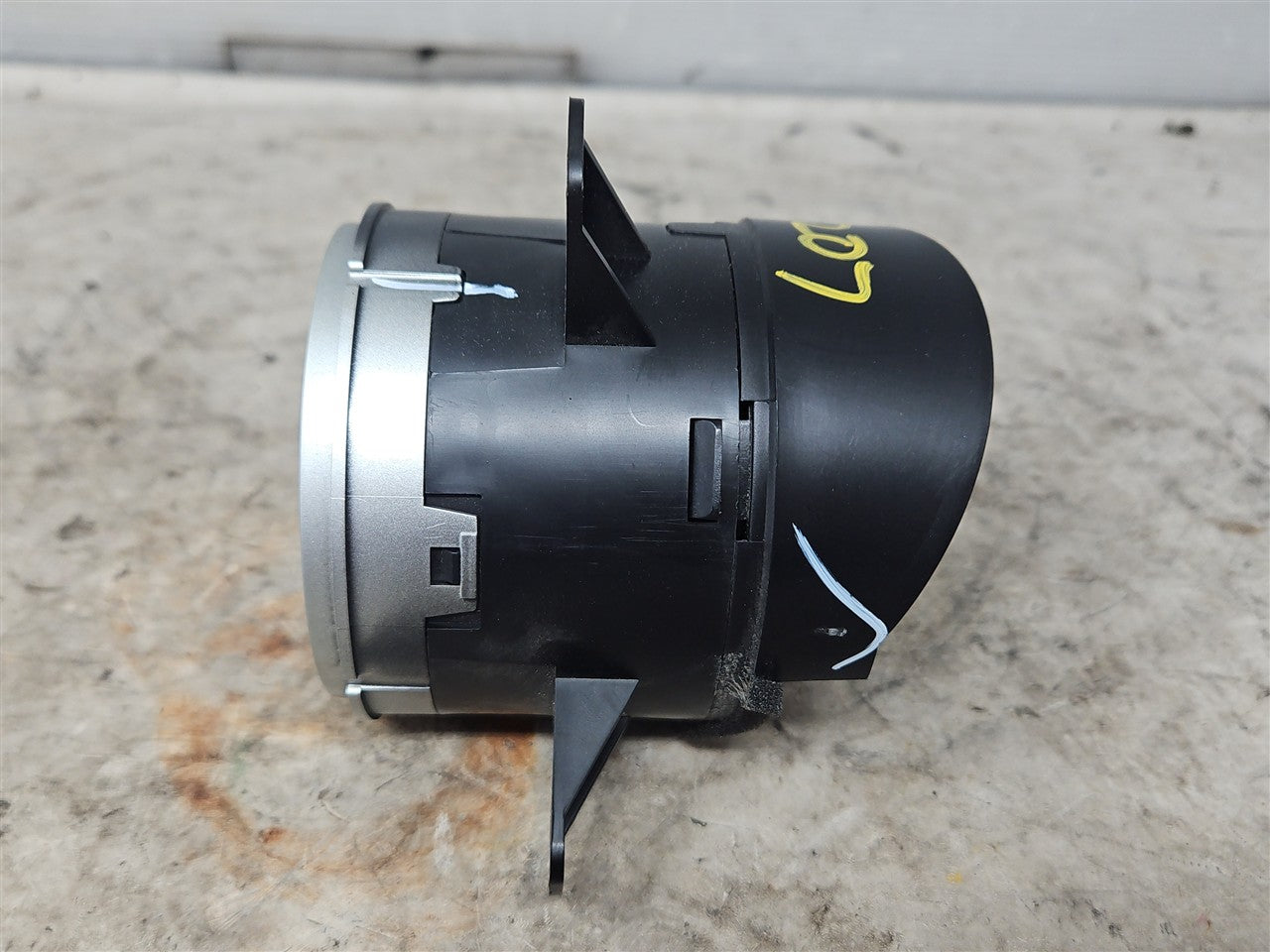 Used OEM 2010-2015 CAMARO DASH VENT ROUND DRIVER LH OR PASSENGER RH, actual item photo 4