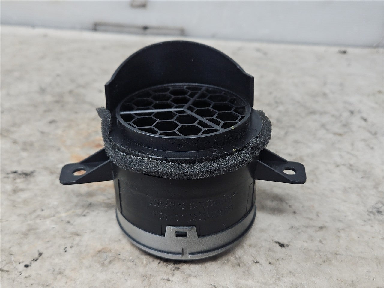 Used OEM 2010-2015 CAMARO DASH VENT ROUND DRIVER LH OR PASSENGER RH, actual item photo 6