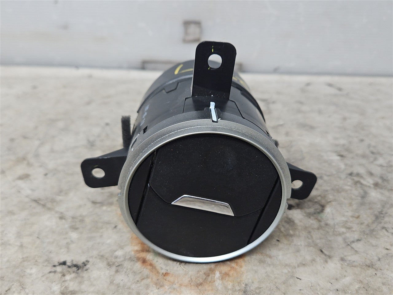 Used OEM 2010-2015 CAMARO DASH VENT ROUND DRIVER LH OR PASSENGER RH, actual item photo 1