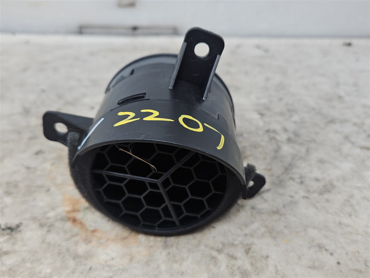 Used OEM 2010-2015 CAMARO DASH VENT ROUND DRIVER LH OR PASSENGER RH, actual item photo 3