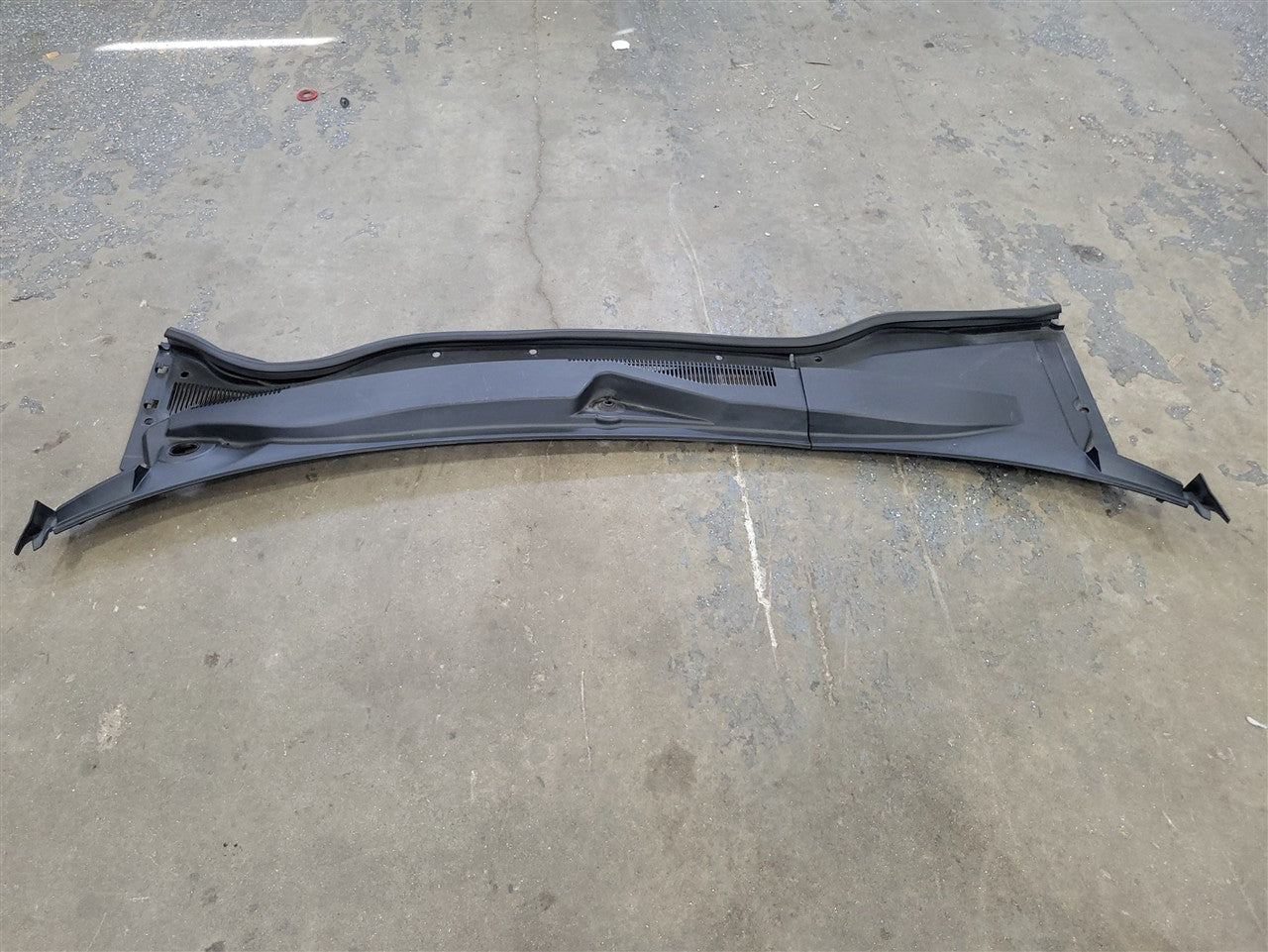 Used OEM 2010-2015 CAMARO WINDSHIELD WIPER COWL TRIM PANEL PASSENGER, actual item photo 2