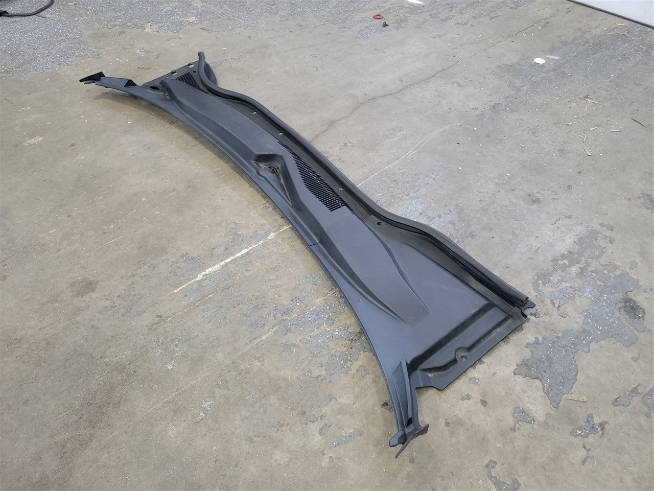 Used OEM 2010-2015 CAMARO WINDSHIELD WIPER COWL TRIM PANEL PASSENGER, actual item photo 3