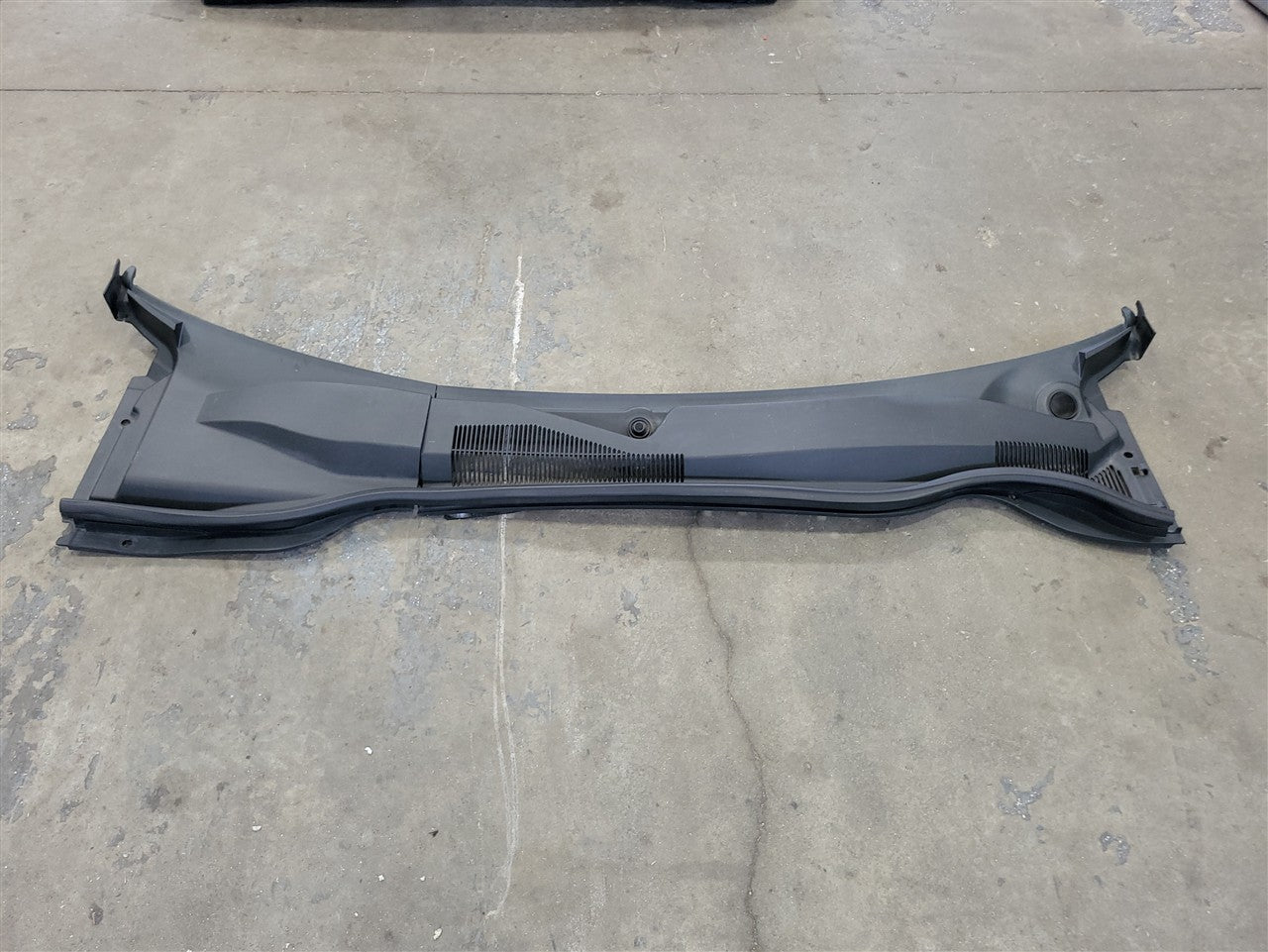 Used OEM 2010-2015 CAMARO WINDSHIELD WIPER COWL TRIM PANEL PASSENGER, actual item photo 6