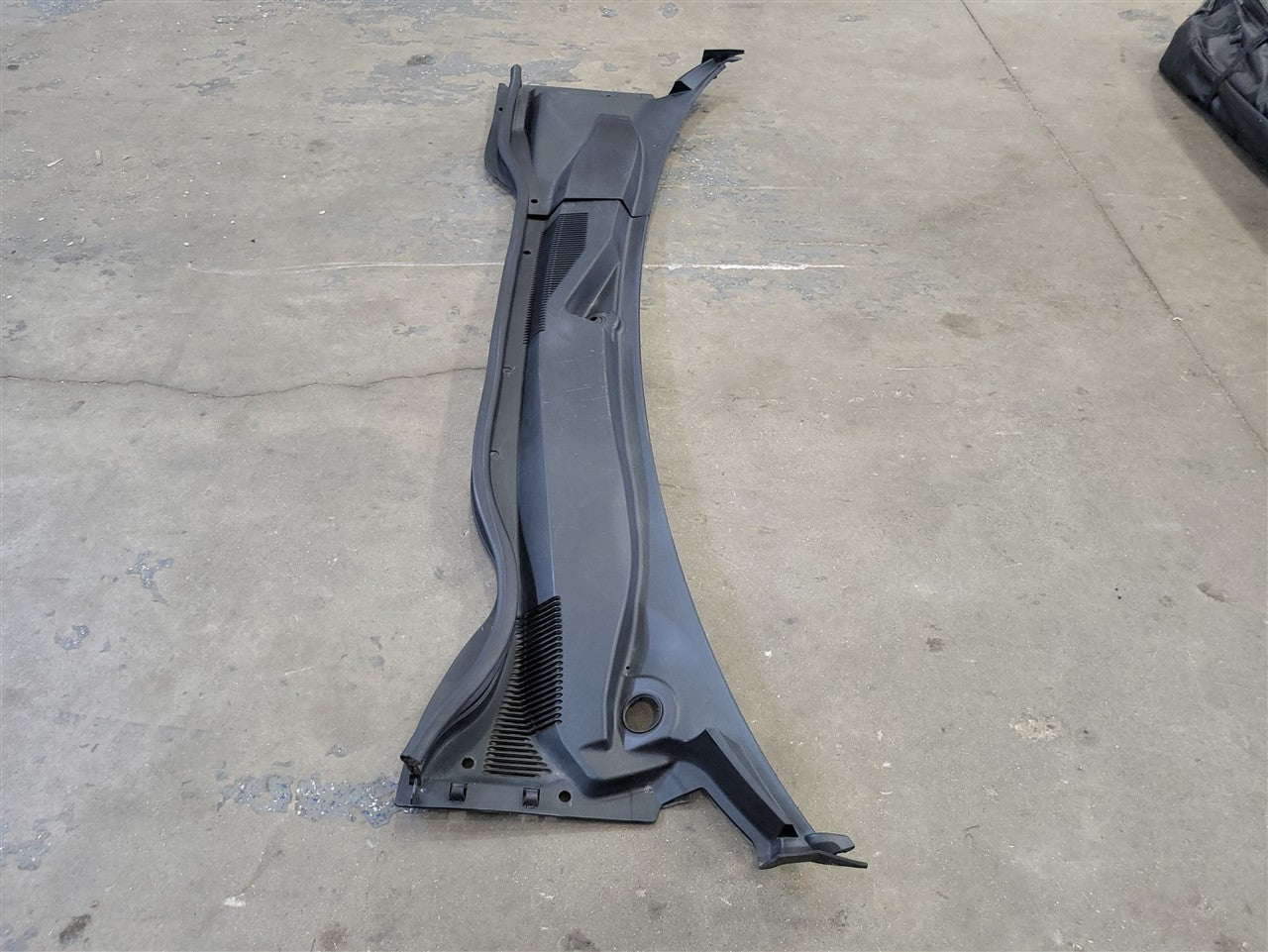 Used OEM 2010-2015 CAMARO WINDSHIELD WIPER COWL TRIM PANEL PASSENGER, actual item photo 8